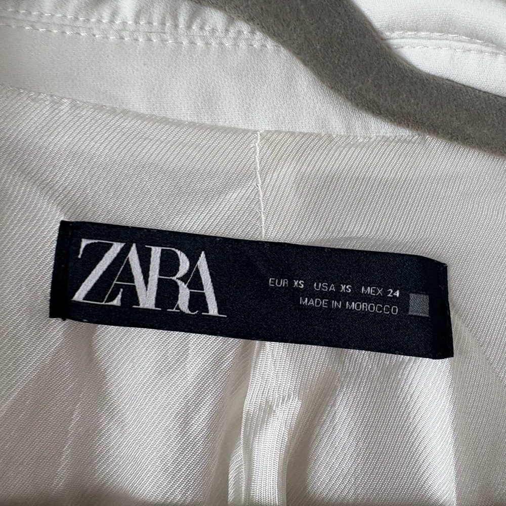 Zara Women's Ivory Blazer with Rolled Sleeves - Picture 2 of 3